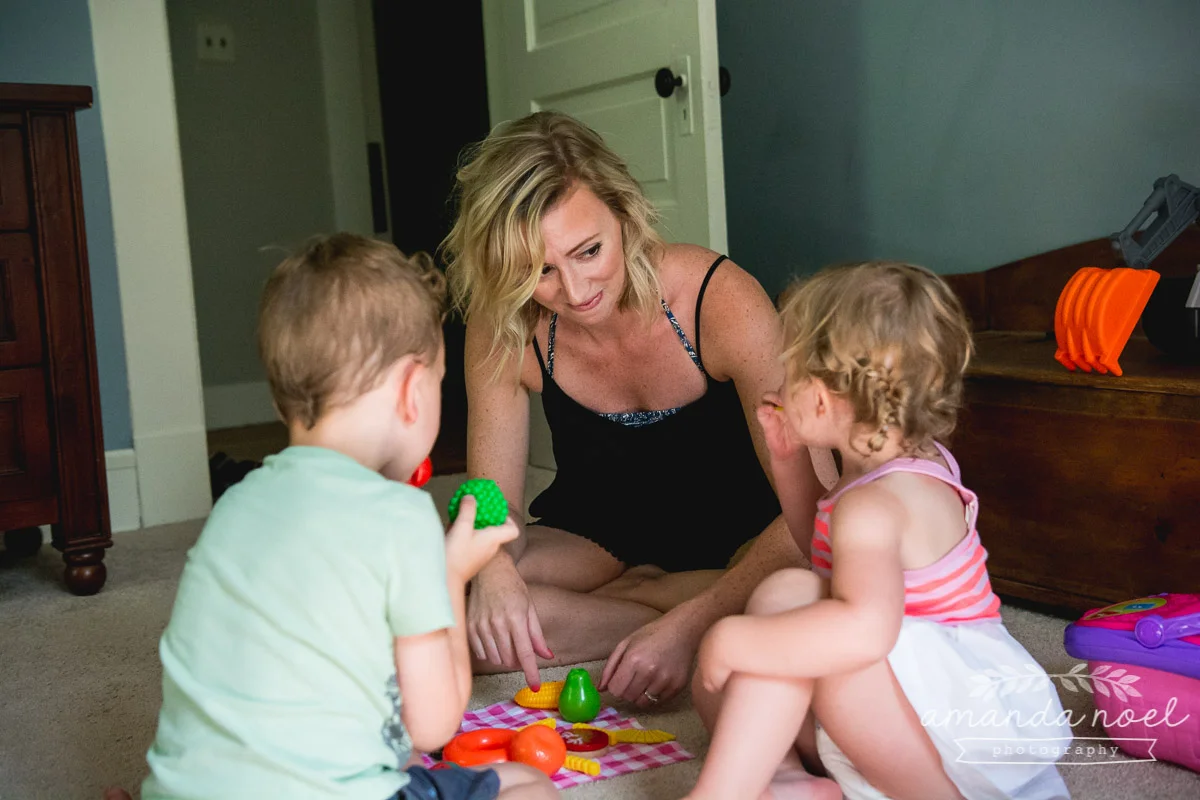 Ohio Documentary Family Photographer | Amanda Noel Photography | day in the life | in home session with toddler brother and sister