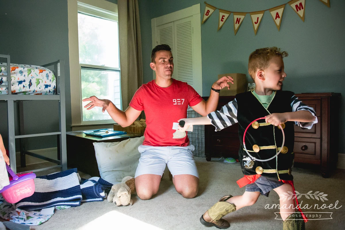 Ohio Documentary Family Photographer | Amanda Noel Photography | day in the life | in home session with toddler brother and sister