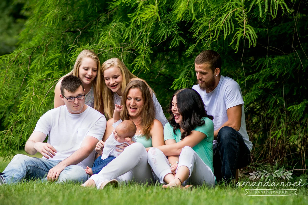 Springfield OH Lifestyle Family Photographer | Amanda Noel Photography | mom and extended family teenage twin girls adult children