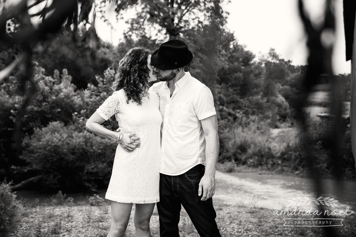 Springfield OH Engagement Photographer | Amanda Noel Photography | stylish lifestyle engagement session covered bridge and field at sunset