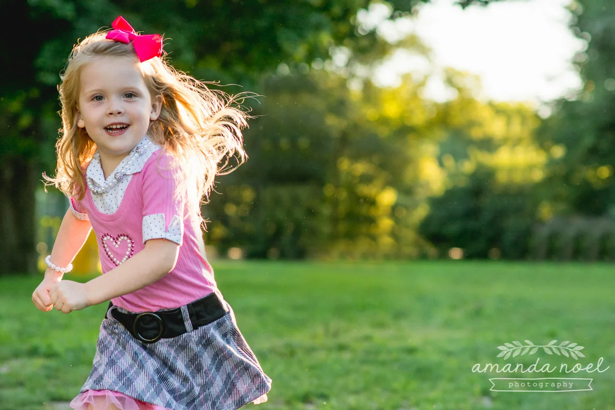 springfield ohio lifestyle family photographer | Amanda Noel Photography | twin girls 4th birthday | girl running in park