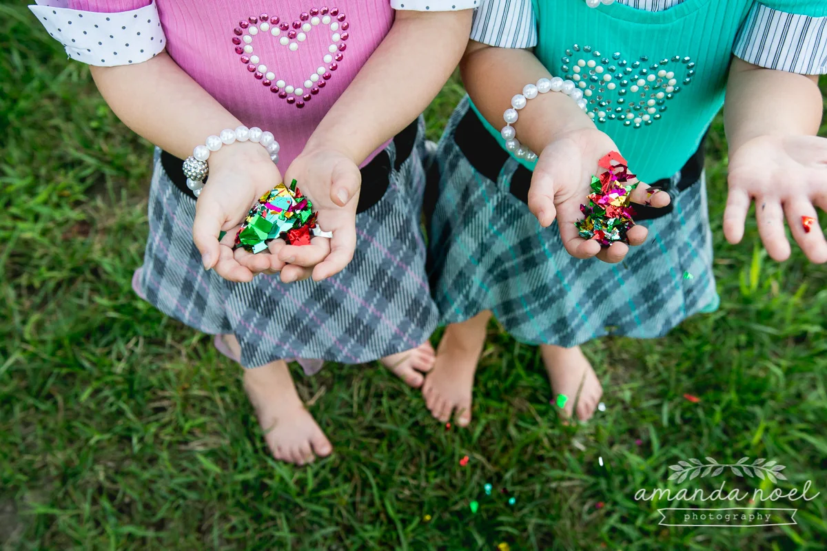 springfield ohio lifestyle family photographer | Amanda Noel Photography | twin girls 4th birthday | hands holding confetti