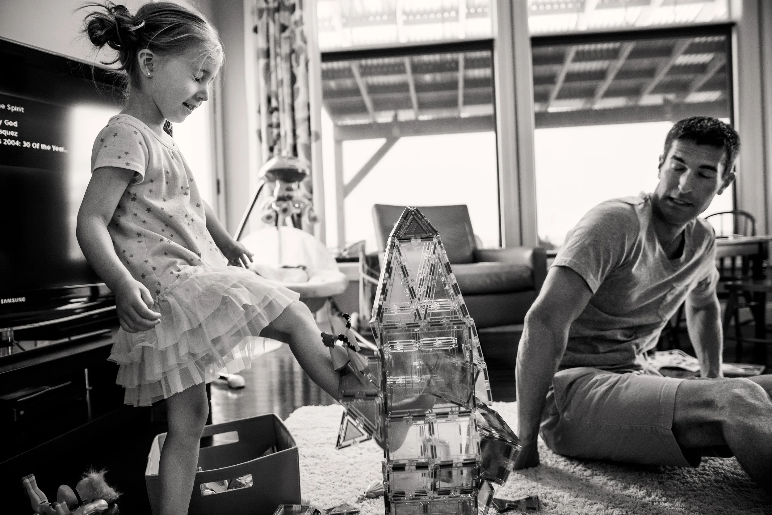 Columbus-Ohio-family-photographer-documentary-session-in-black-and-white