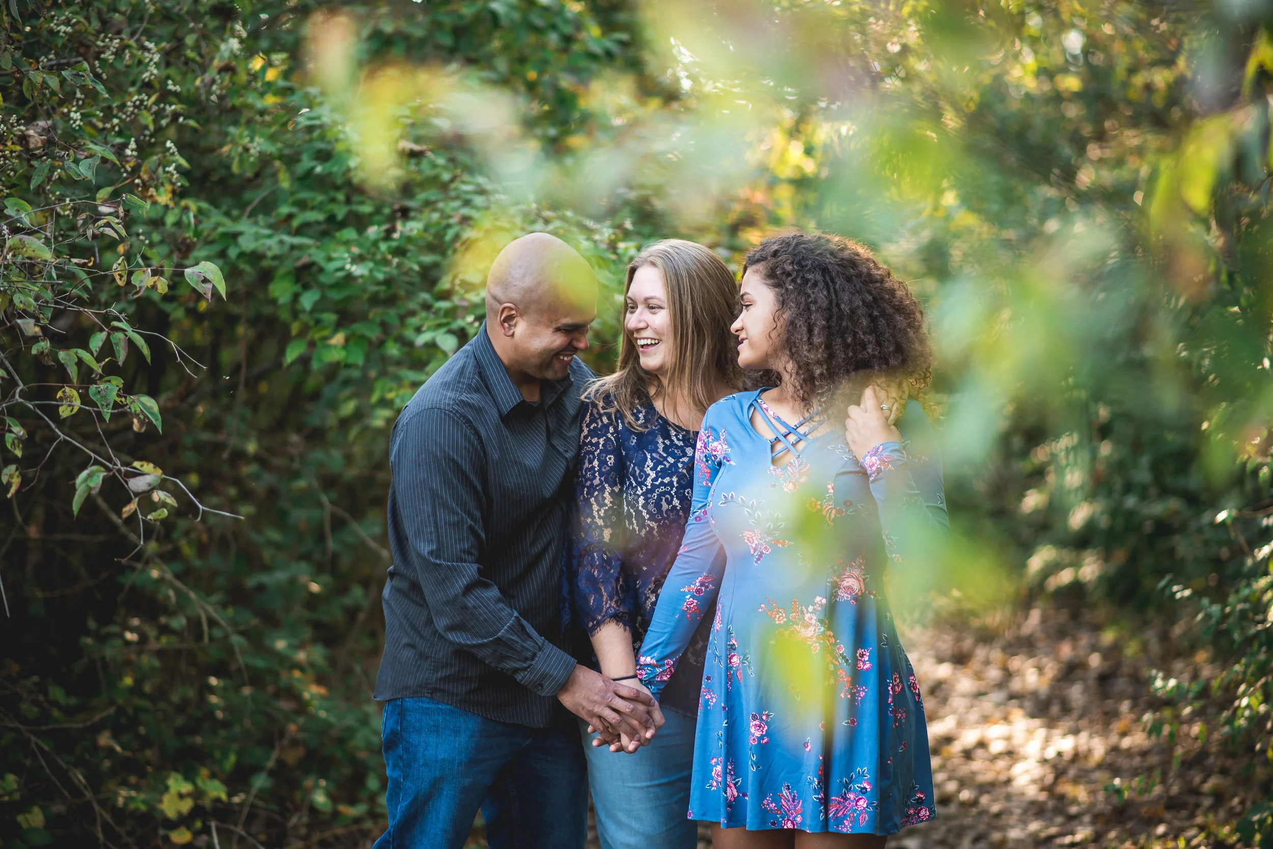 Columbus-Ohio-family-photographer-with-teen-laughing-in-woods