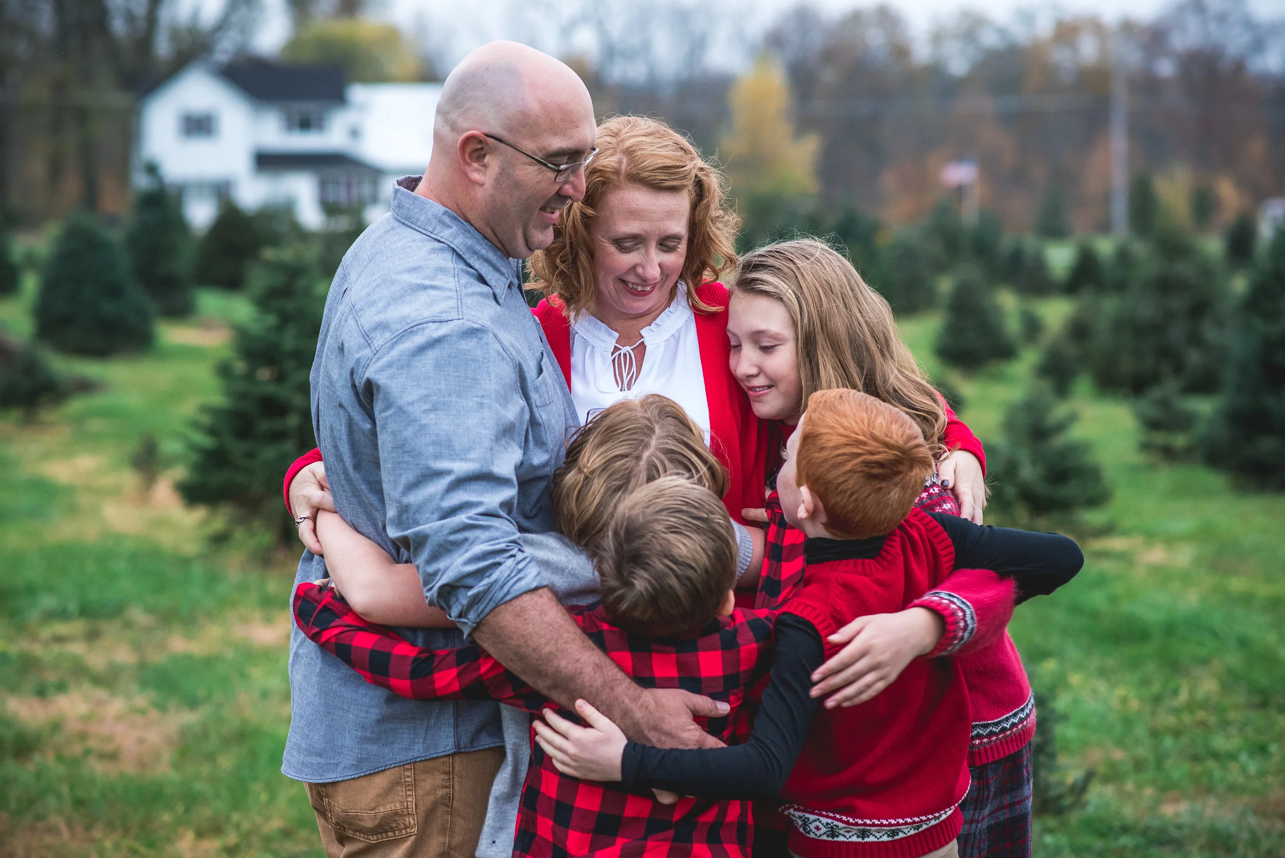 Columbus Ohio family photographer large family hug on tree farm