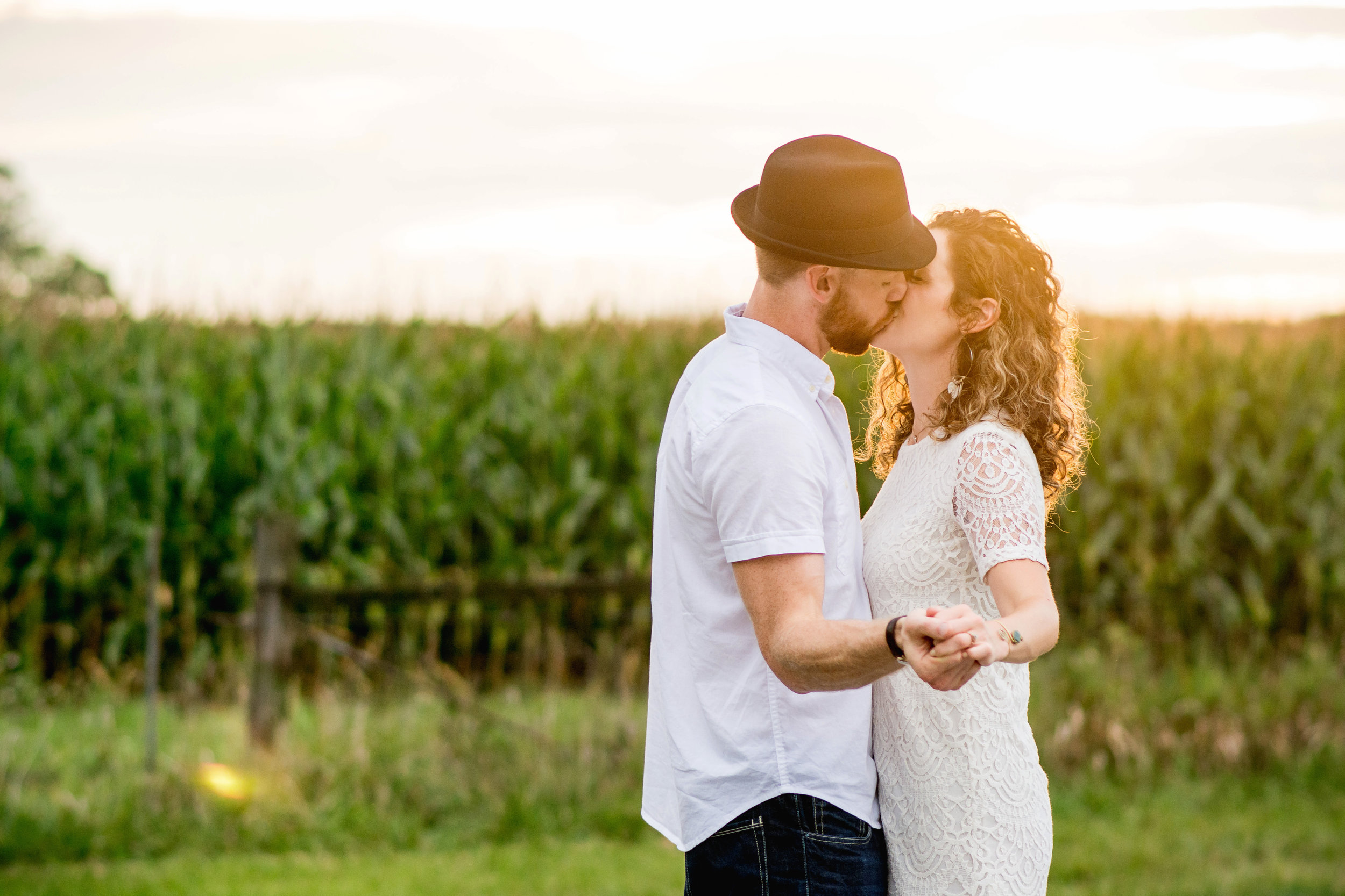 Columbus Ohio Wedding Photography | sunset engagement in a field