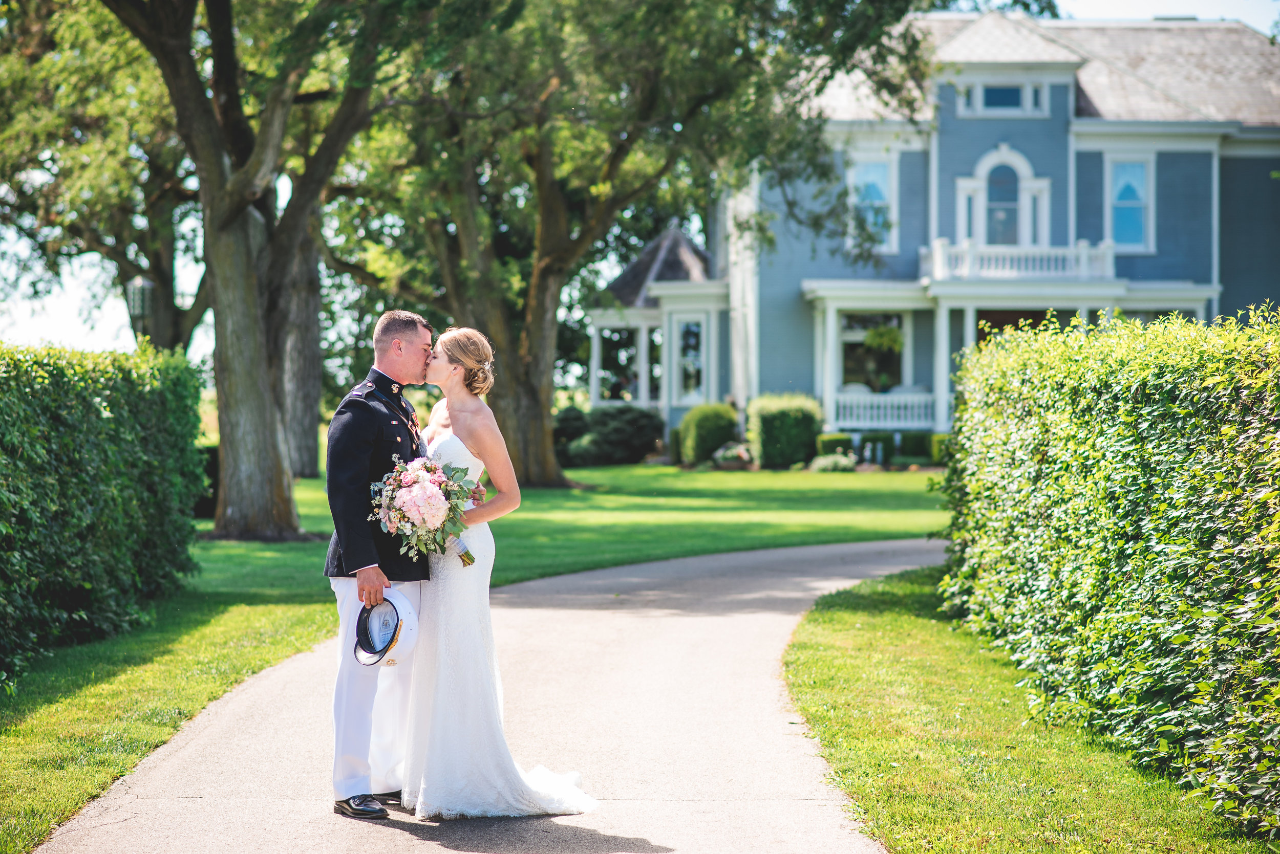 Columbus Ohio Wedding Photographer | Outdoor farm wedding