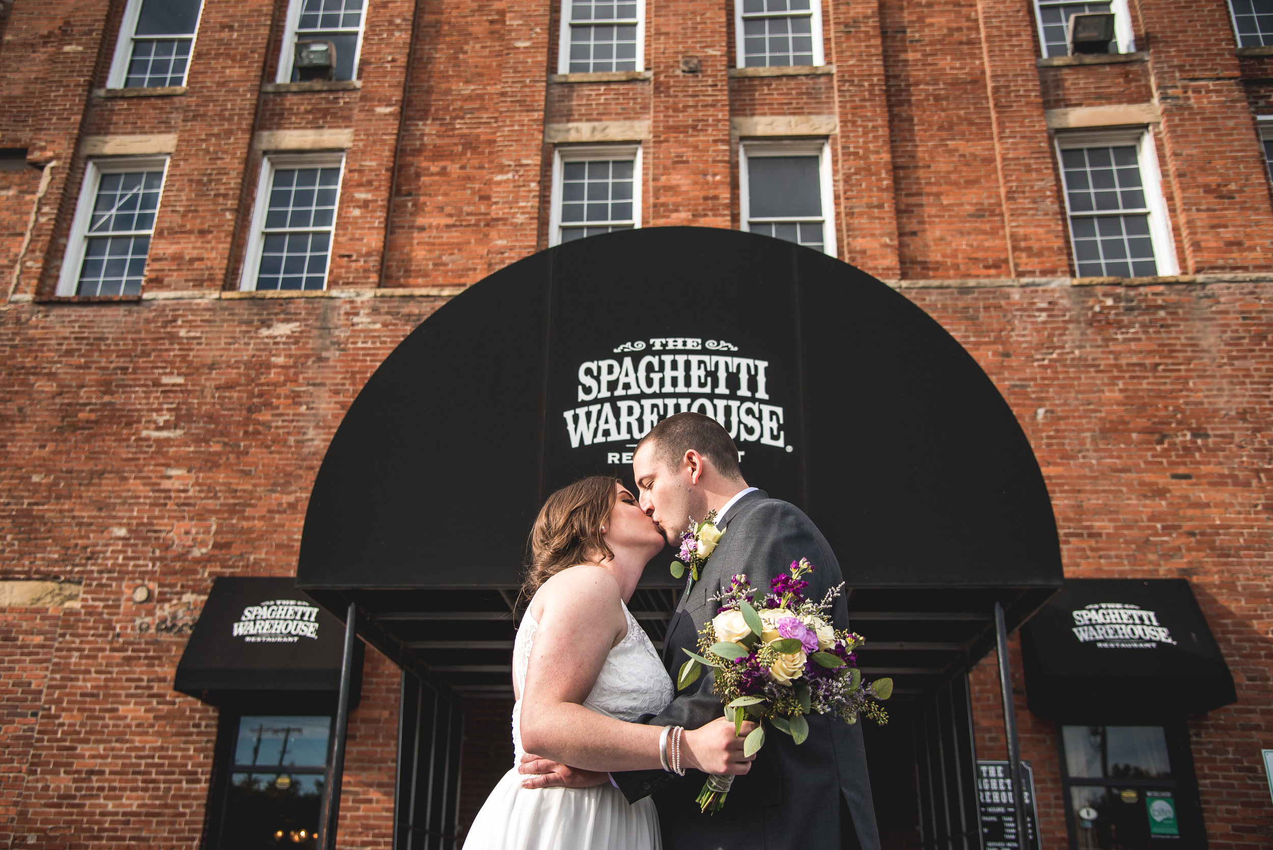 Columbus Ohio Wedding Photographer | Intimate wedding at the Spaghetti Warehouse