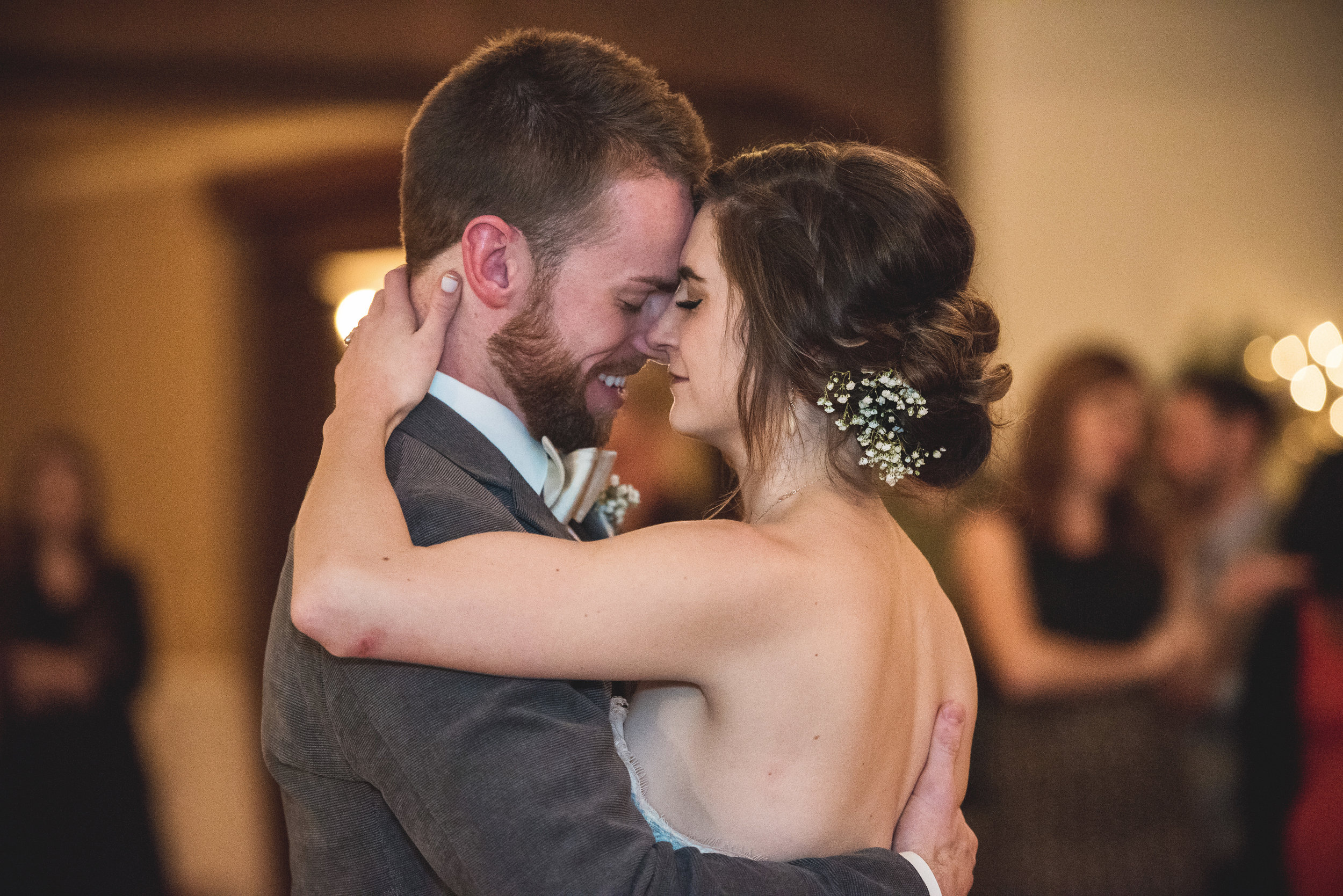 Columbus Ohio Wedding Photography | romantic first dance