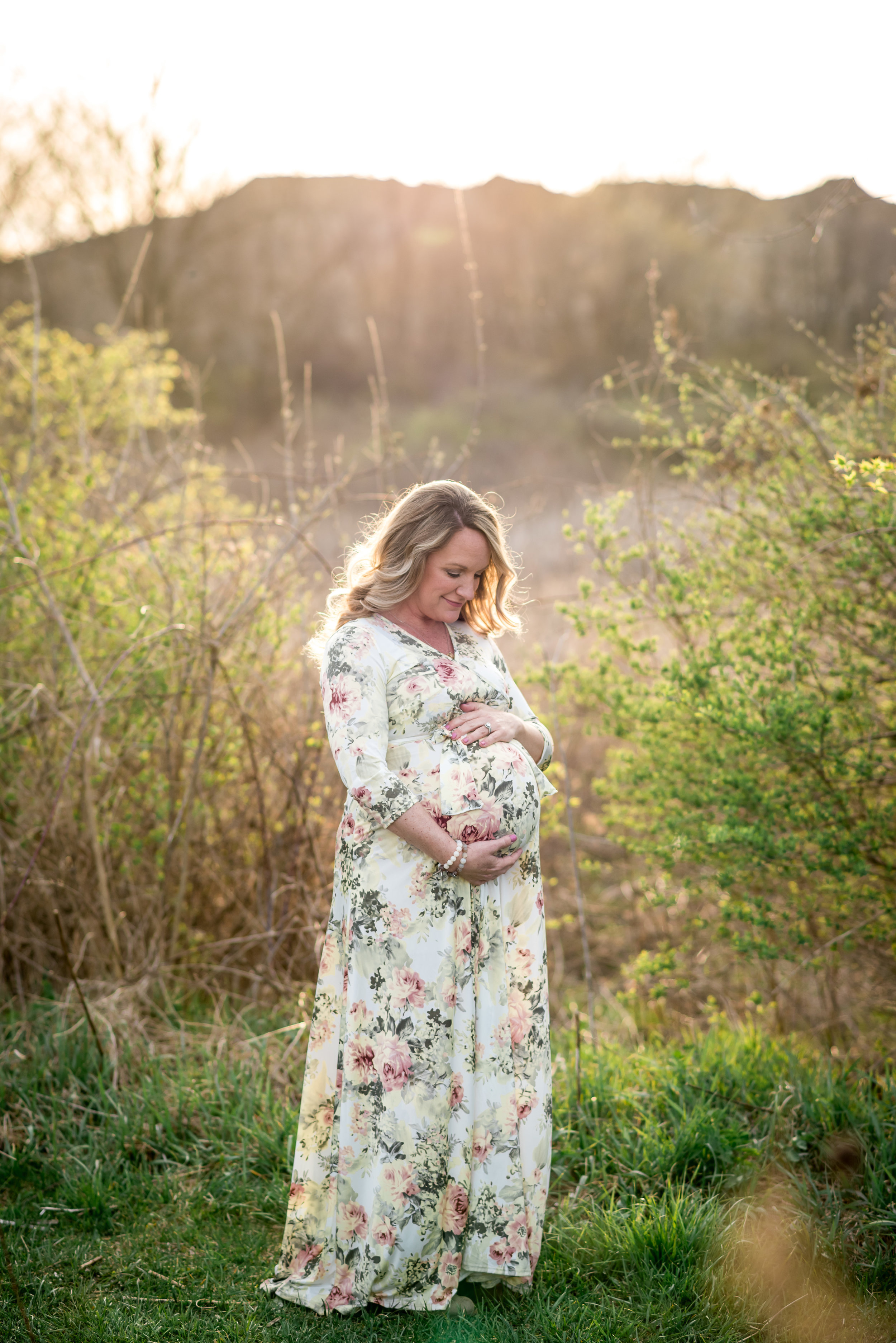 Dayton Maternity Photographer | natural spring maternity session | Amanda Noel Photography