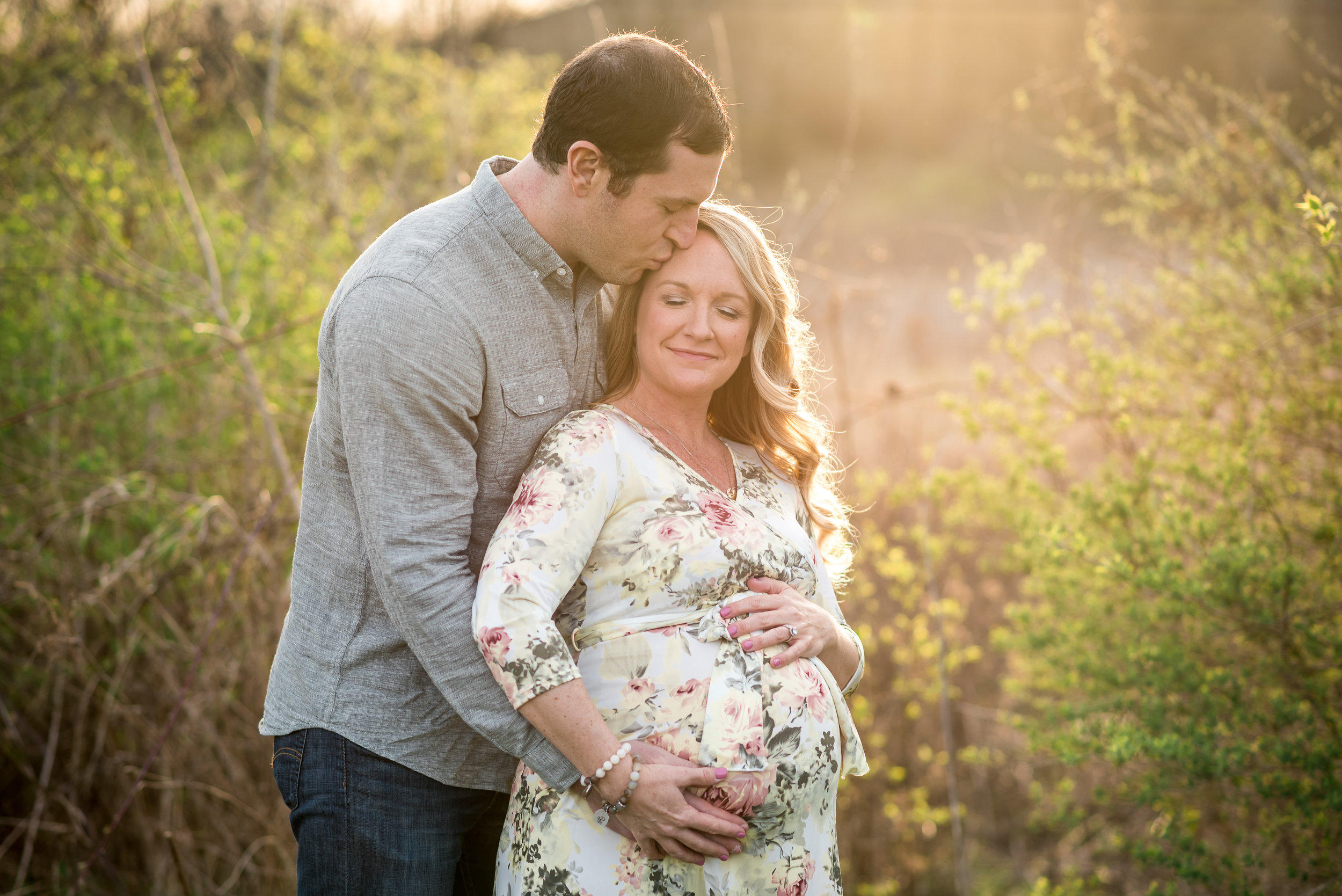 Dayton Maternity Photographer | natural spring maternity session | Amanda Noel Photography