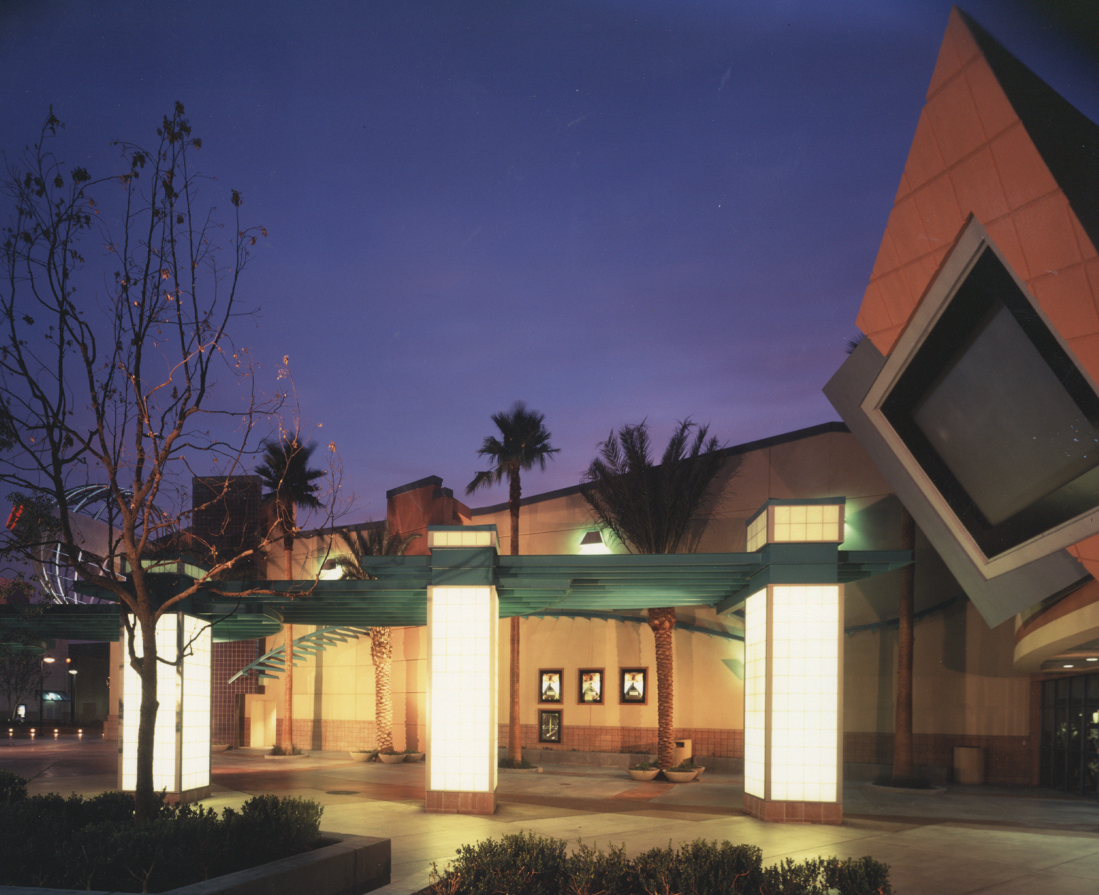 ONTARIO MILLS 30 THEATRES
