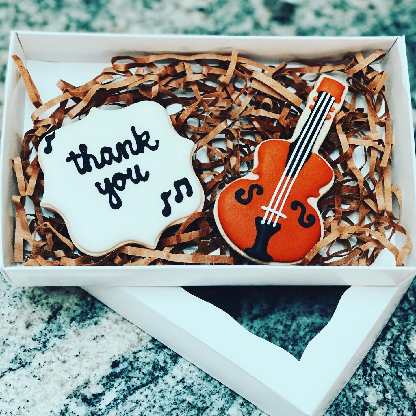 These violin cookies came out even better than I had imagined! Shout out to @blissconfectionco for the beautiful treats!
.
.
Thank you to some amazing vendors we were honored to collaborate with on a photo shoot. Pictures coming soon 🎻💝