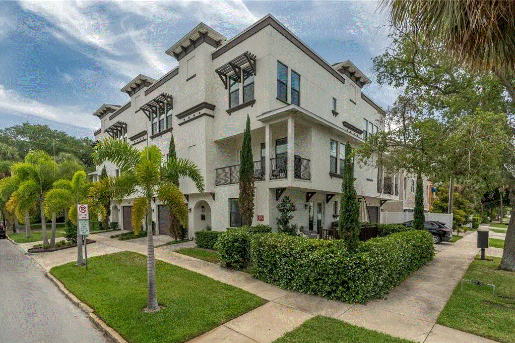 美国佛罗里达州坦帕3卧3卫原装保留的联排别墅