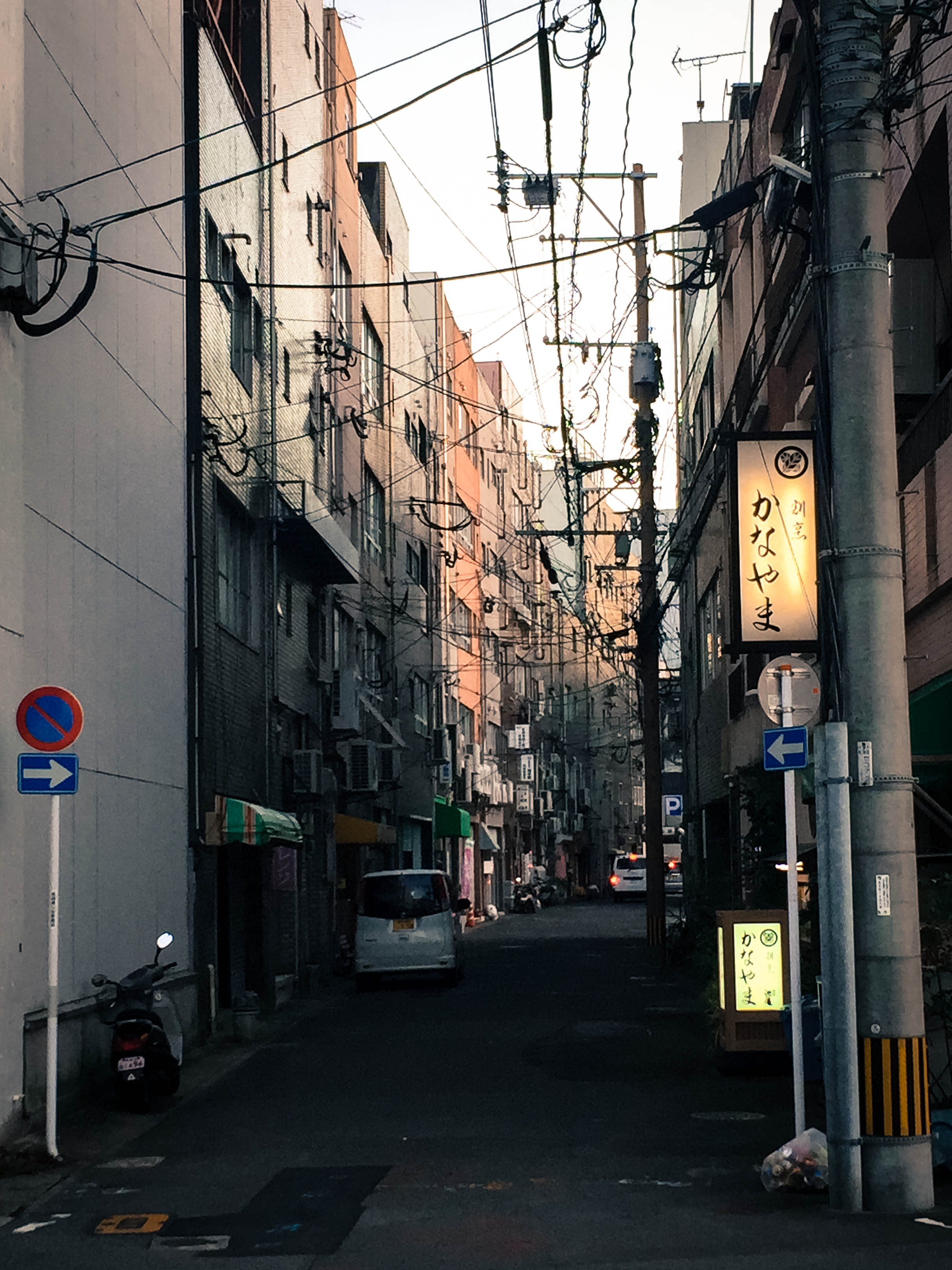One of the better back alleys I've seen in my day