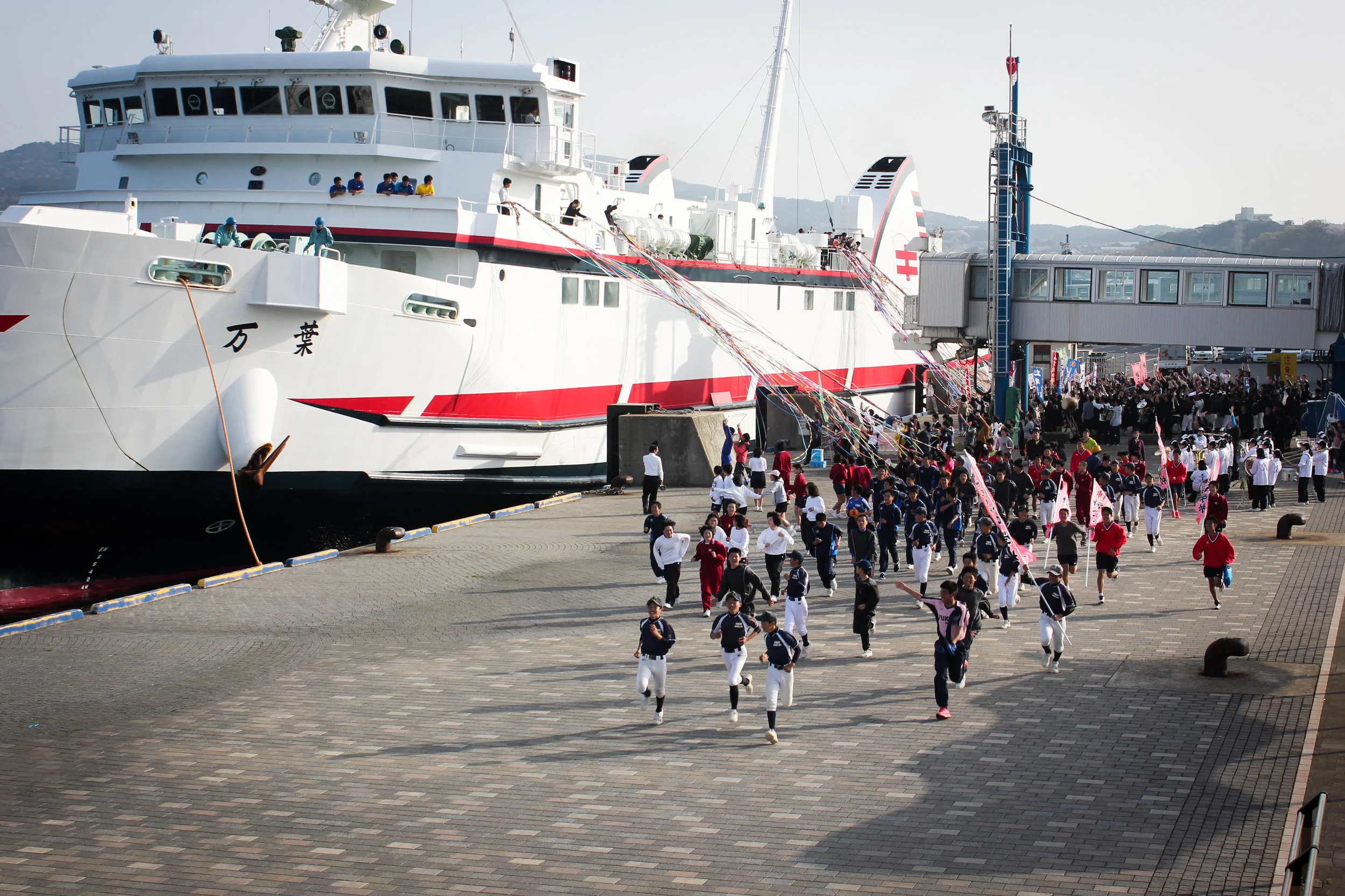 The boat starts to pull away and the running begins. 