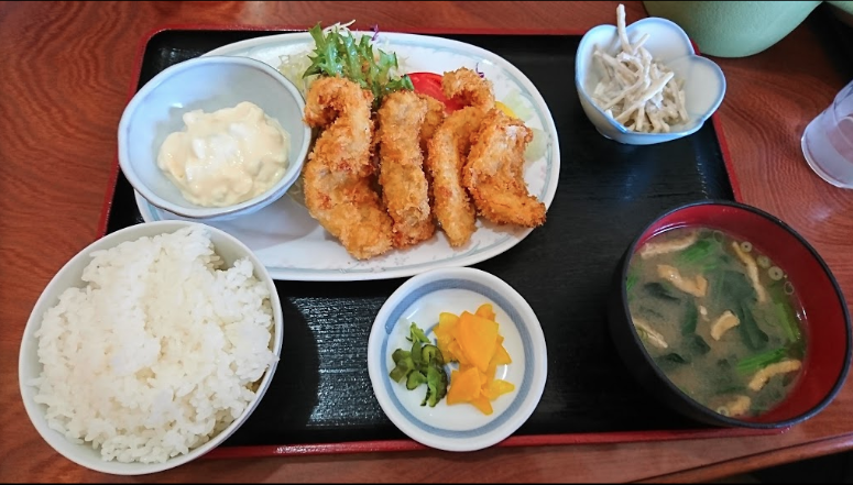 A closer look at what comes with the meal. 