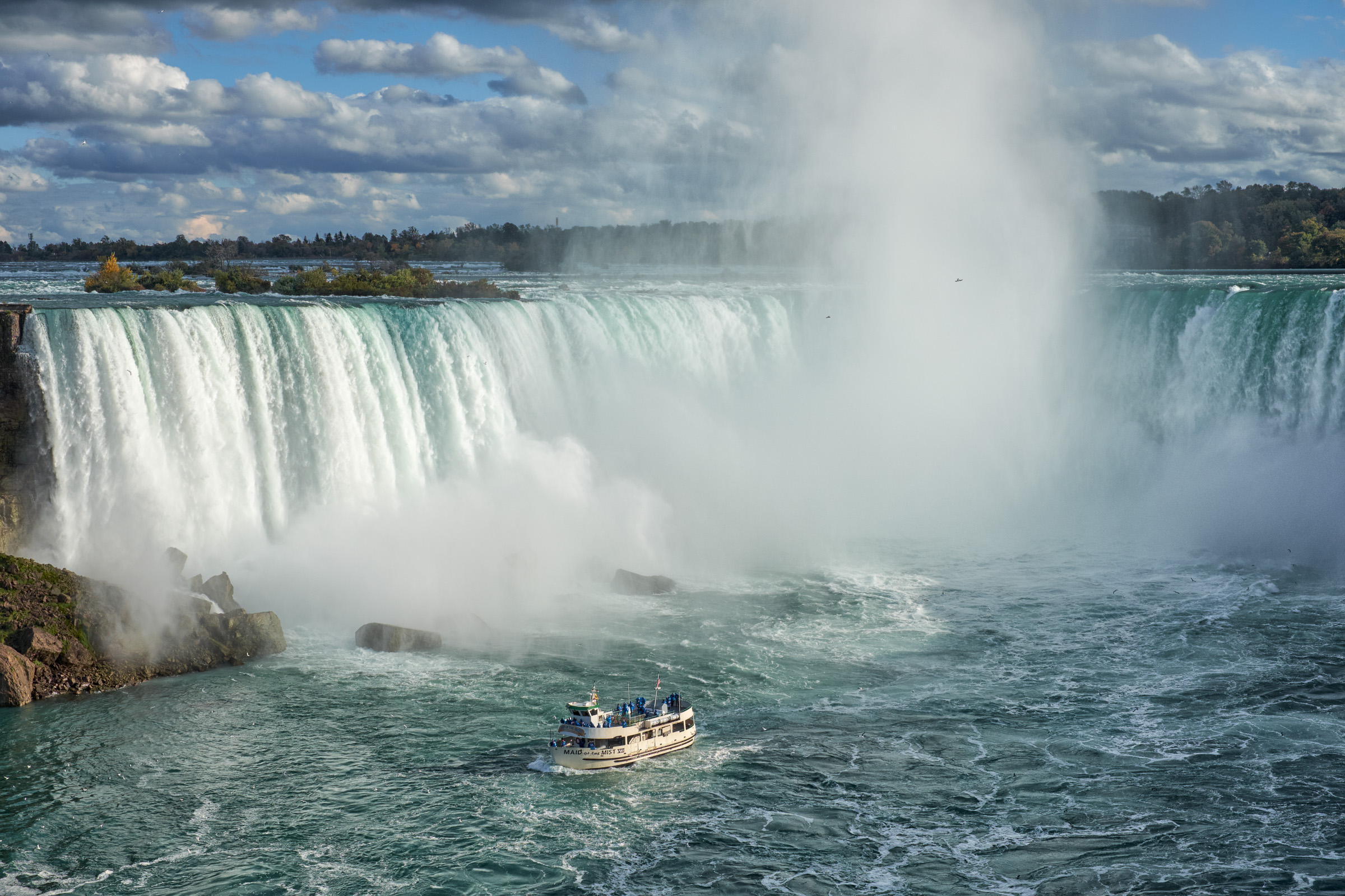 Maid of the Mist and the Candadian Falls