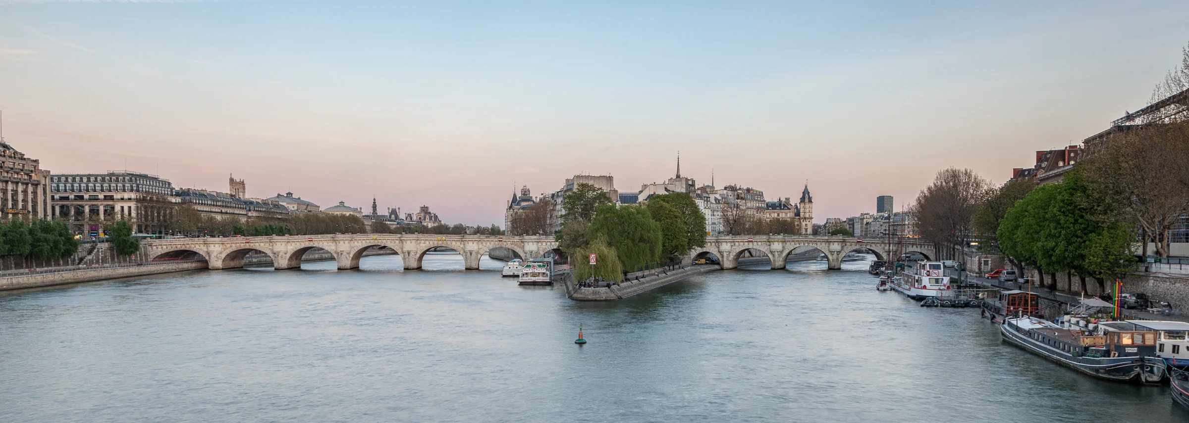 Looking at Pont Neuf