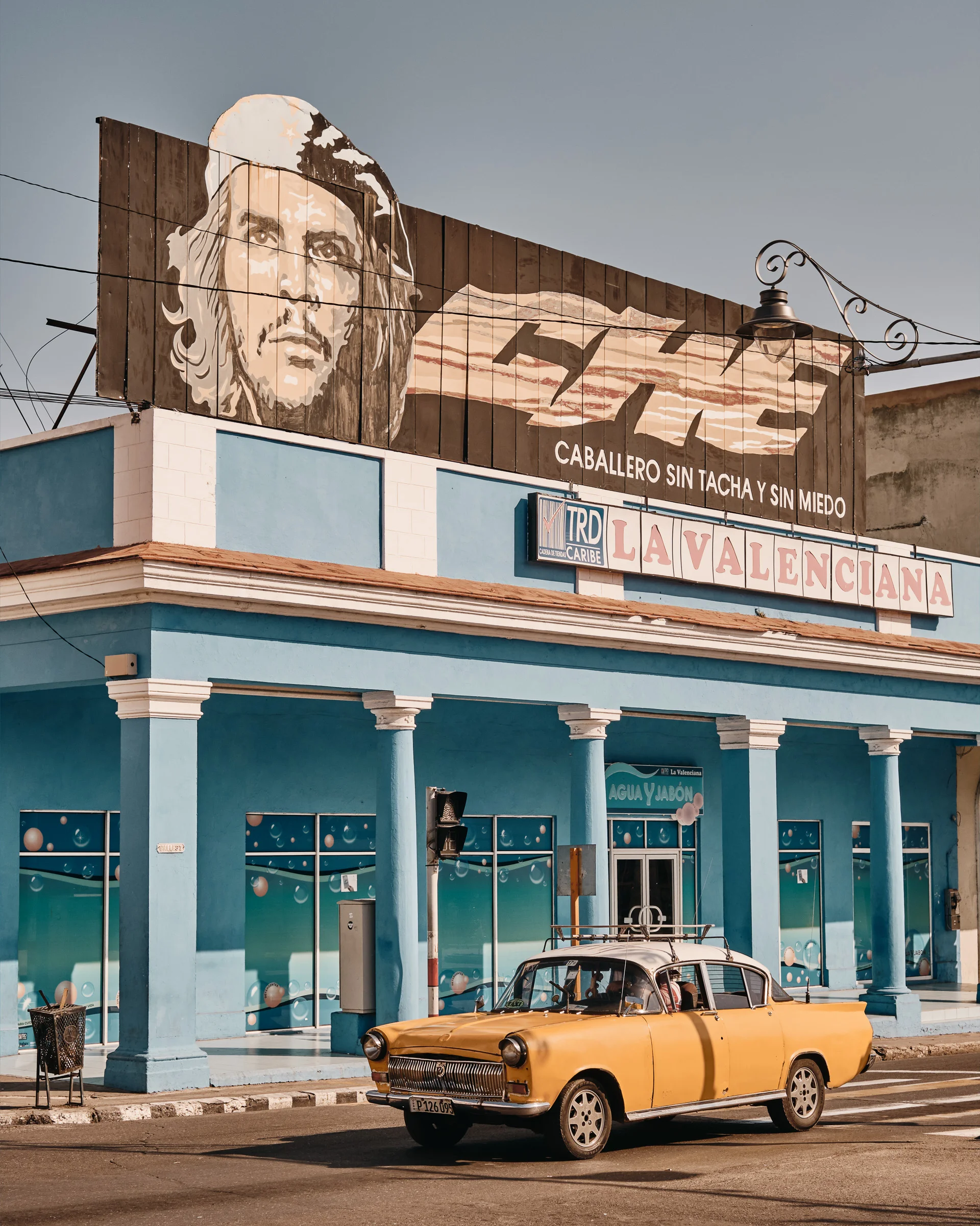 Classic Car and Che Guevera - Cienfuegos