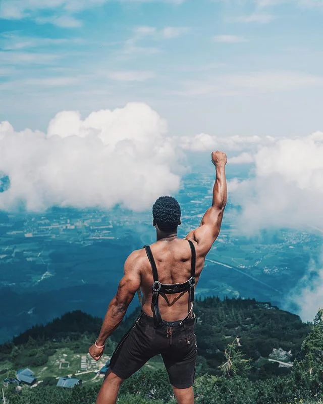 Philing the culture is what I do! So when I went to Salzburg, Austria I had no problem wearing #lederhosen (those leather shorts) while hiking up a mountain and reaching eye level with the clouds in 90 degrees weather, because in that Area of Austria, that’s what they wear and hiking mountains is what Austrians do! 📸: @thefraserjames @matadornetwork #philtheculture #PhilGoodTravel #salzburg #🇦🇹 #Austria