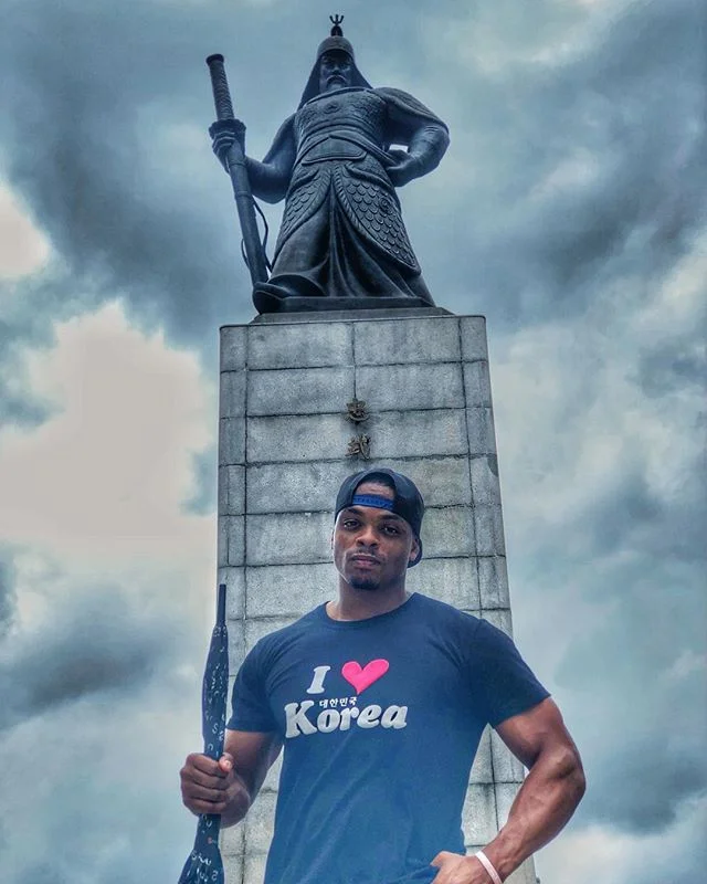 Storms are inevitable, so take my strong advice: (Said like Michael Jackson) "God is in the rain.” That's just a positive spin on things, but when it comes to life, GROWTH comes from the storms. Stay positive, my friends.
.
I went to Korea, and all it did was rain. It might not look like it from my mean mug, but I had a great time. I put a positive spin on things, and everything was all good. #korea #🇰🇷 #positivity #philtheculture #Godisintherain #doesAnybodyGetmyMJreference?