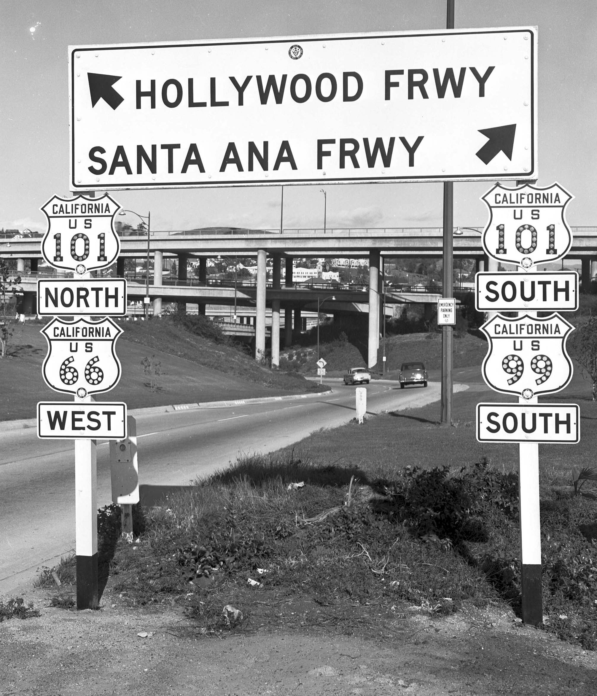 6664_signs_4-level_interchange.jpg