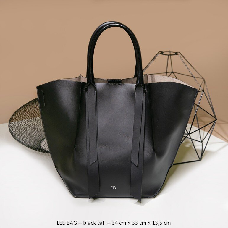 14 LEE BAG – black calf – 34 cm x 33 cm x 13,5 cm.jpg