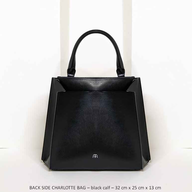 16 BACK SIDE CHARLOTTE BAG – black calf – 32 cm x 25 cm x 13 cm.jpg