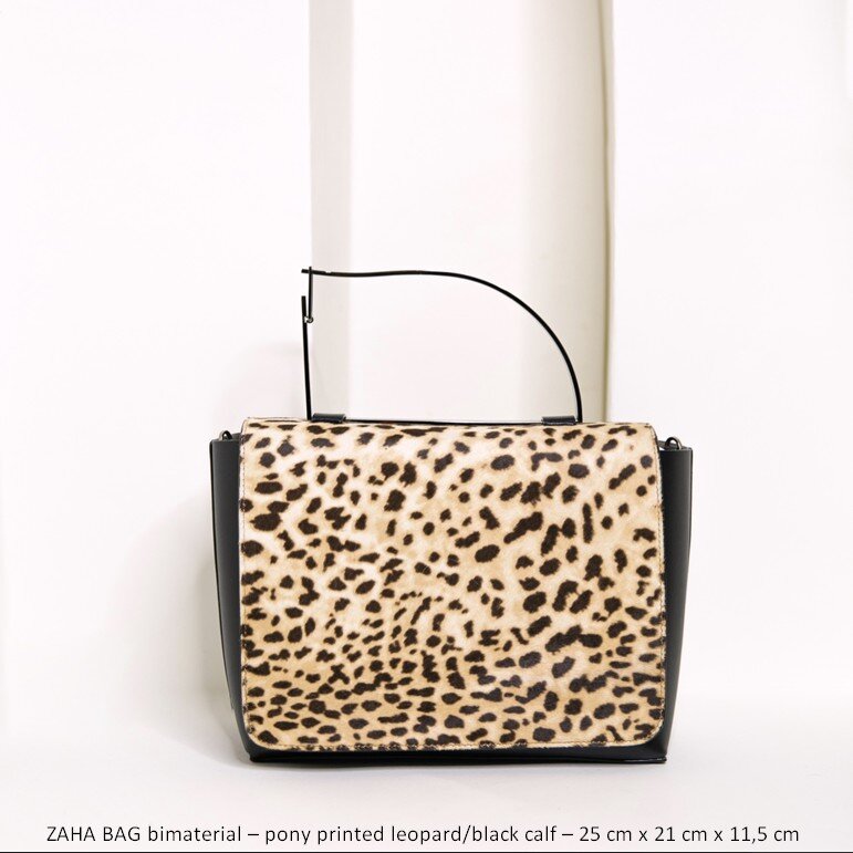 18 ZAHA BAG bimaterial – pony printed leopard-black calf – 25 cm x 21 cm x 11,5 cm.jpg