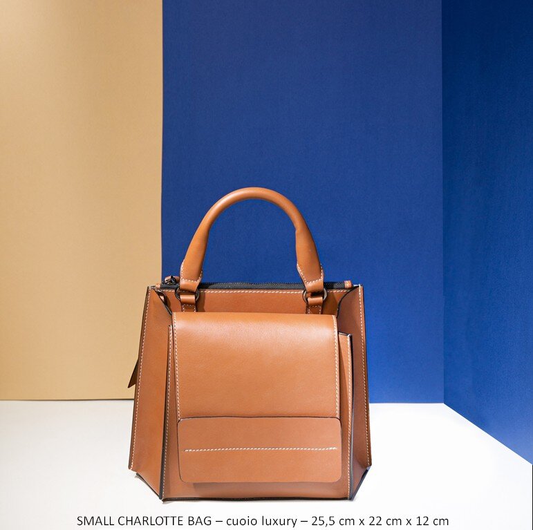 30 SMALL CHARLOTTE BAG – cuoio luxury – 25,5 cm x 22 cm x 12 cm.jpg