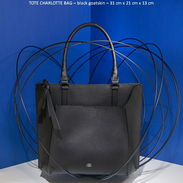 35 TOTE CHARLOTTE BAG – black goatskin – 31 cm x 21 cm x 13 cm.jpg