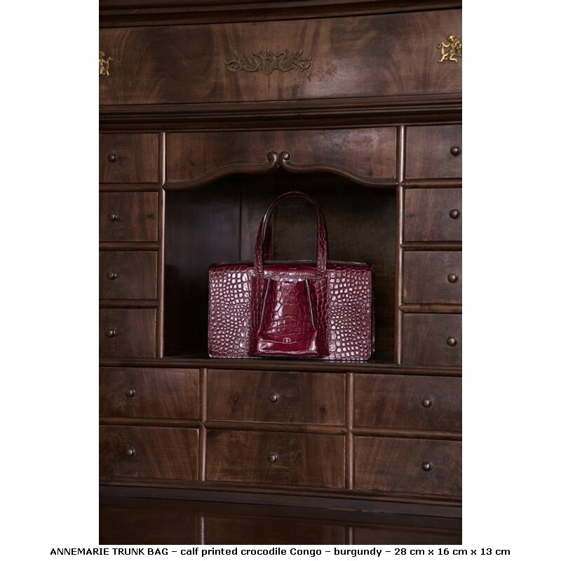 17 - ANNEMARIE TRUNK BAG – calf printed crocodile Congo – burgundy – 28 cm x 16 cm x 13 cm.jpg