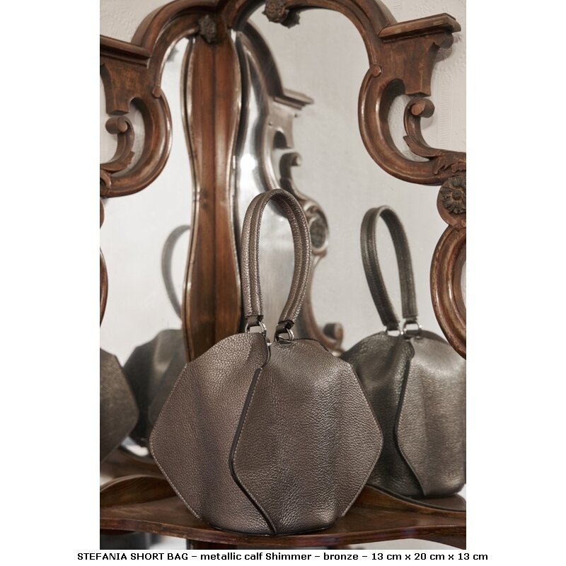 21 - STEFANIA SHORT BAG – metallic calf Shimmer – bronze – 13 cm x 20 cm x 13 cm.jpg