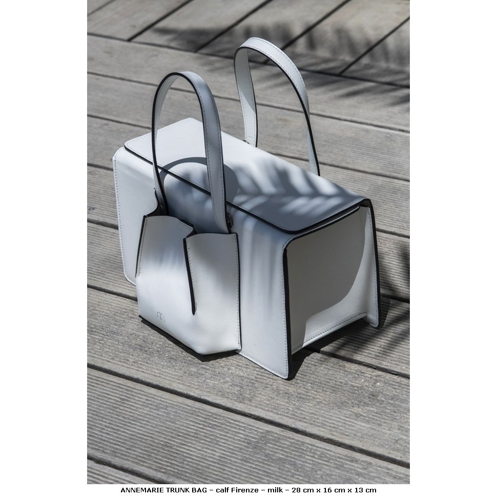 02 - ANNEMARIE TRUNK BAG – calf Firenze – milk – 28 cm x 16 cm x 13 cm.jpg