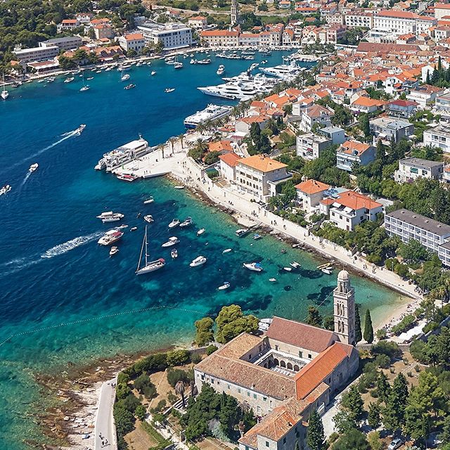 Sunday is church day. Full res photos from zenmuse 7, not resized, but cropped to 100% resolution and filtered. First time shooting this way, nice pictures, but not as sharpe and dynamic as it could be. .
.
.
#hvar #dji #droneoftheday #zenmuse7 #insp