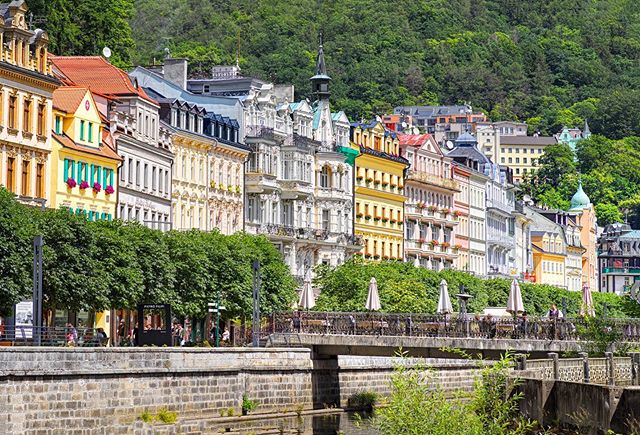 Like playing monopoly Czechia 🇨🇿 style. .
Beautiful shop facades, vibrant in the spring sun, deep in the bohemian mountain areas. .
#karlovyvary #hasselblad #czechia #icecream #architecture #architecturephotography