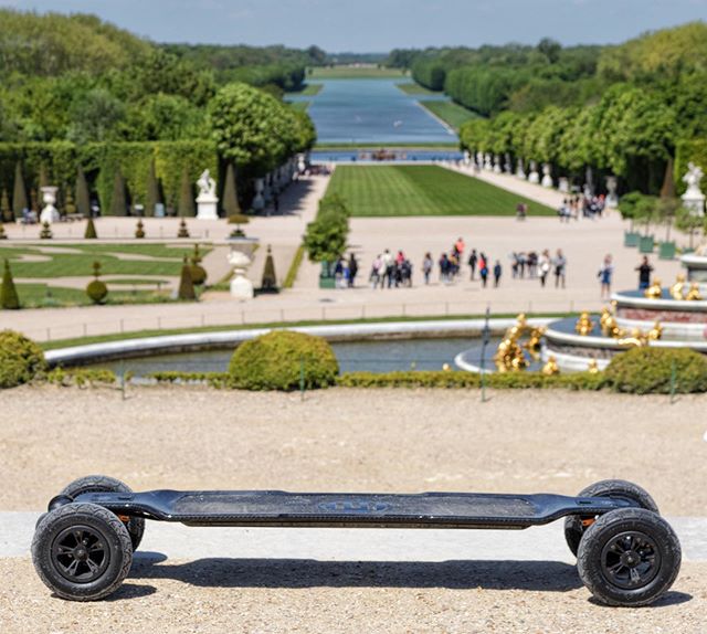 Libert&eacute;
.
Versailles by the sky, at a very low altitude.
.

#evolveskateboards #evolveskateboardsgermany #evolveskateboardsfrance #hasselblad #versailles