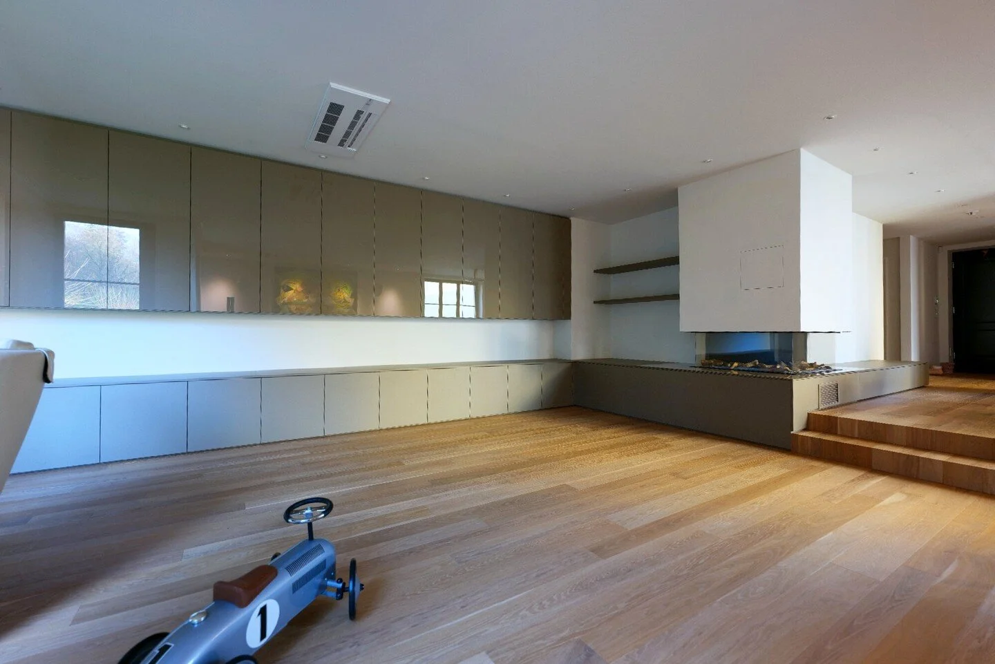 inside house h: 
Innenausbau einer Doppelhaush&auml;lfte in Frankfurt am Main.
Konzeptplanung, Koordinierung und Umsetzung durch die Schreinerei ML

mehr Infos zum Projekt auf unserer Internetseite:
https://www.schreinereiml.com/aktuelles/2020/12/21/