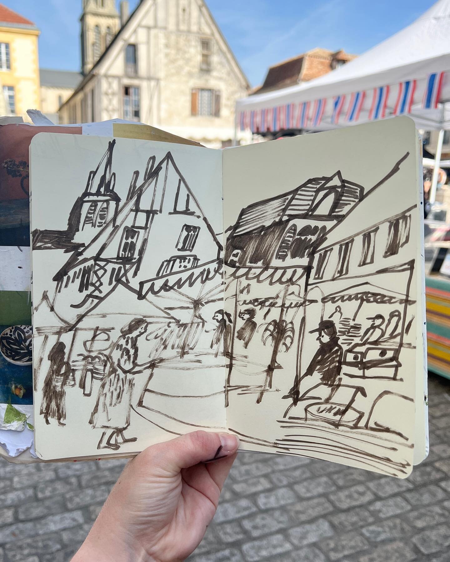 Hosts a mixed media retreat in the South of France &hellip; draws at the local market with just *one pen* (😮) 😂😂😂 

Quick studies drawn stood up at the market, so excited to take these home and use them with the 100s of photos I&rsquo;ve taken 😍