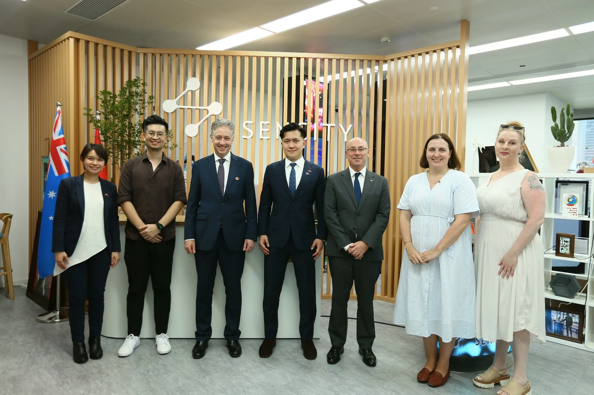 H.E. Scott Dewar, Australian Ambassador to China, Visits Sencity’s Creative Lab
