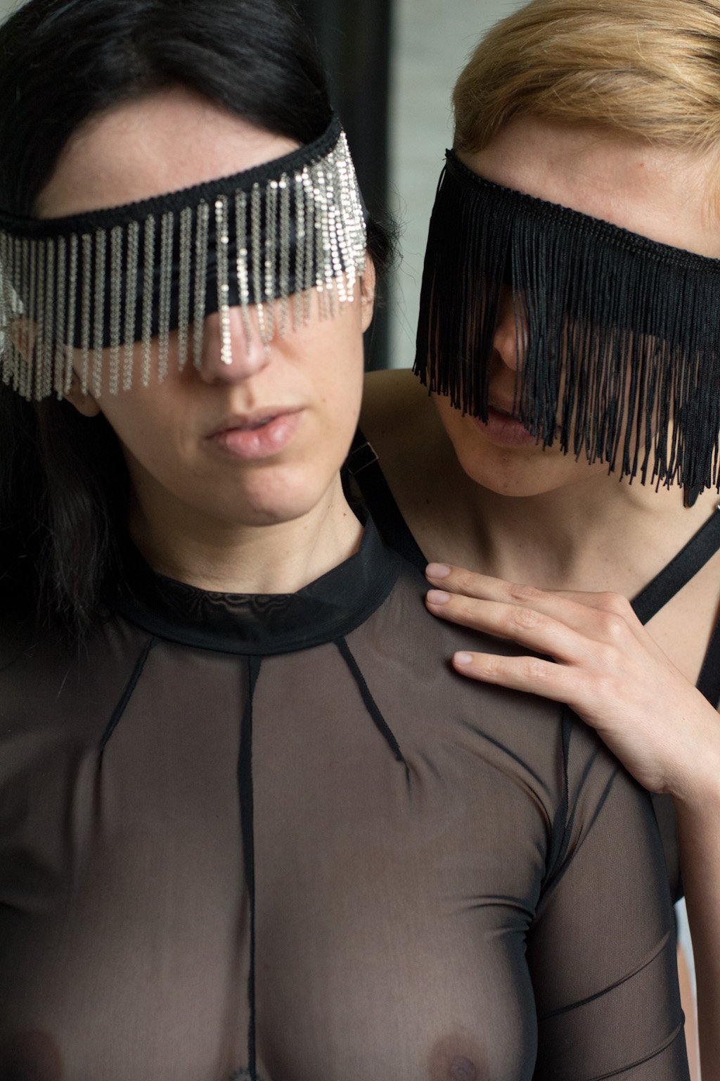 boutique lingerie en mesh noir Paris montmartre masque pour les yeux__DLZ2249_low.JPG