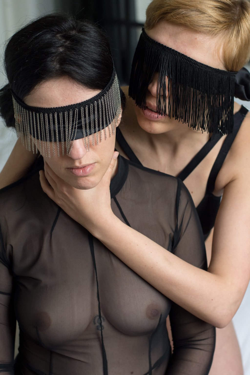 boutique lingerie en mesh noir Paris montmartre masque pour les yeux__DLZ2257_low.JPG