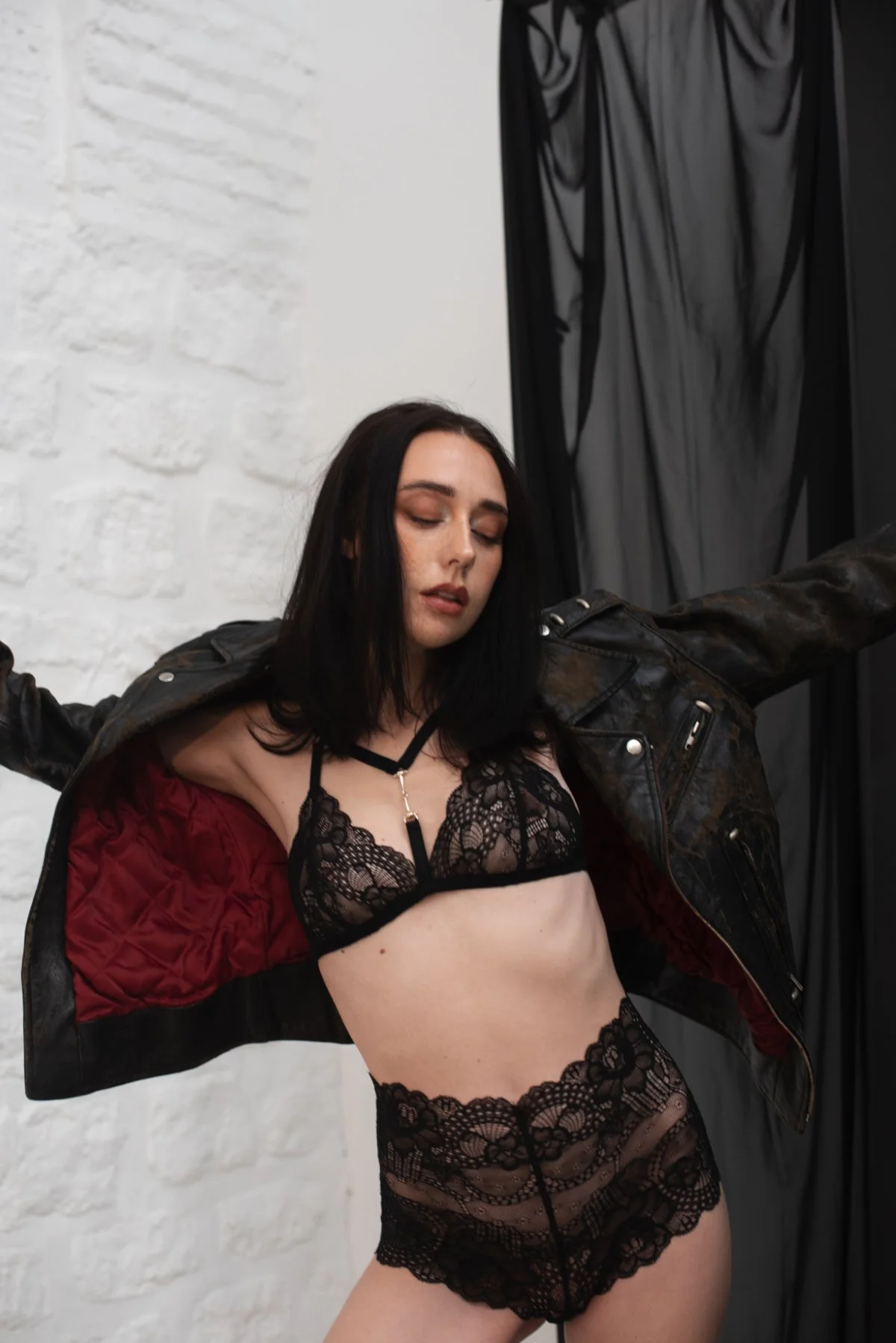 lingerie bondage dentelle noir
