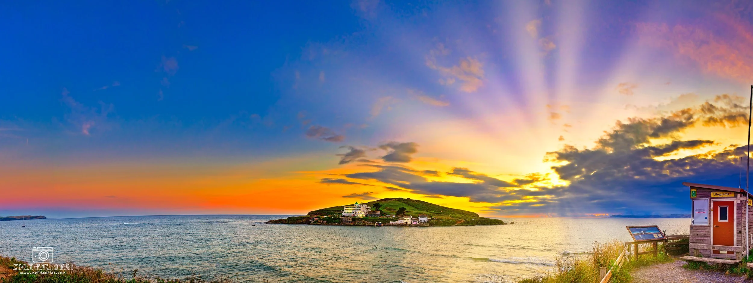 Finally got a break in the clouds last night and managed to get a quick shot of the sunset over Bigbury-on-Sea š