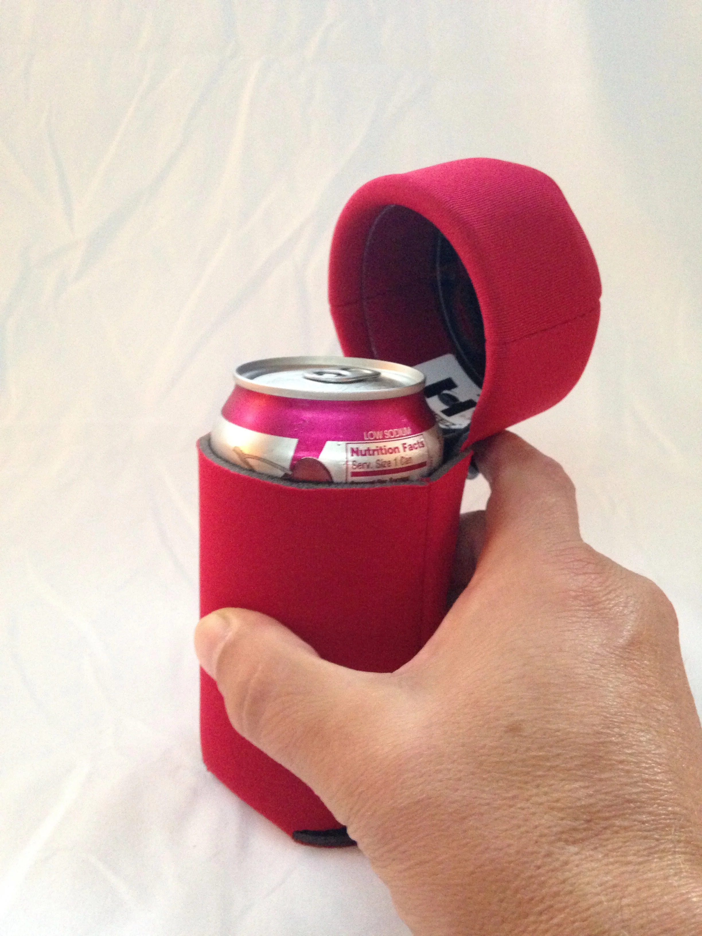 HOODZEEZ Hooded Can Cooler (red)