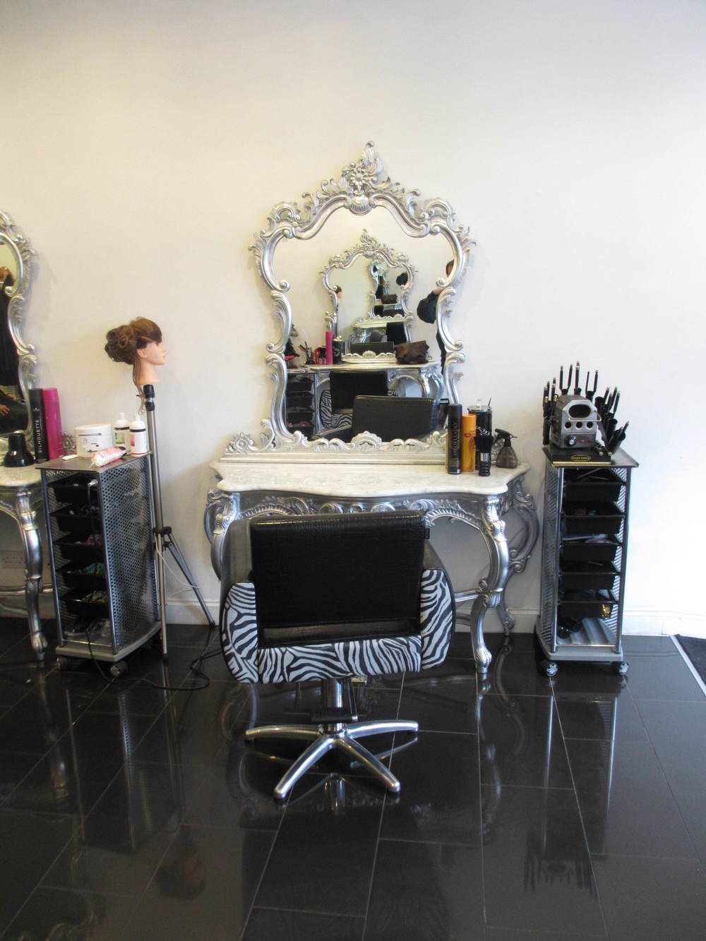 Ahsiek's Beauty Salon In Deptford South London Club