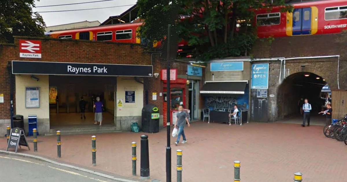 raynes park station.jpg