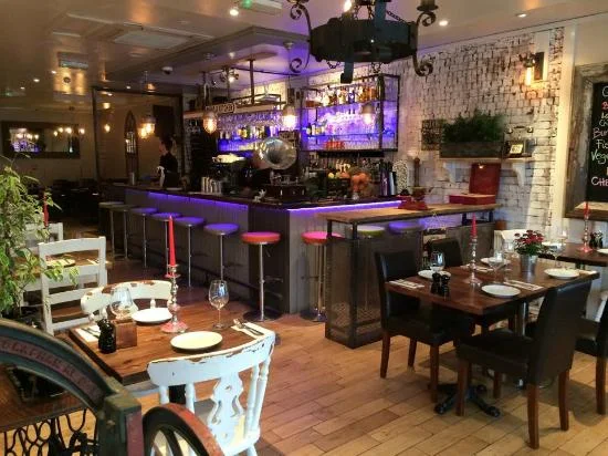 q-bar-and-kitchen.jpg