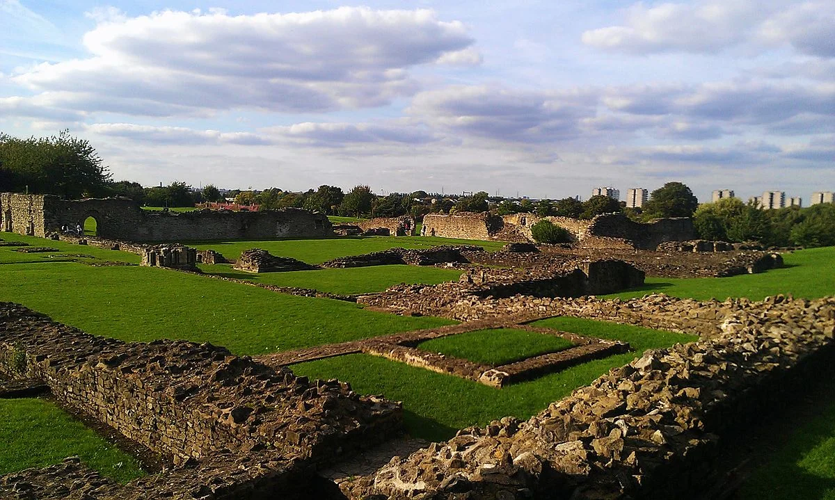 Lesnes_Abbey_in_October_2013.jpg